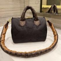 2色可選 ルイ ヴィトンブランド 偽物 通販 お買い得品 2026秋冬 ルイ ヴィトン LOUIS VUITTON ハンドバッグ オリジナリティに富んだバッグ ショルダーベルト付.49.