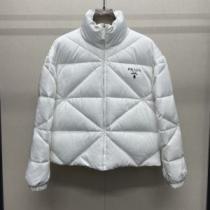 3色可選 2026秋冬 軽くて暖かい プラダ PRADA 肌触りのいい プラダブランド コピー ダウンジャケット 首周りもあったかい ポケットづき