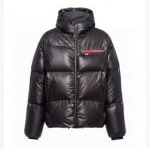 フード取り外し不可 2026秋冬 プラダスーパーコピー 撥水性がある プラダ PRADA 個性的なデザイン ダウンジャケット 軽くて暖かい