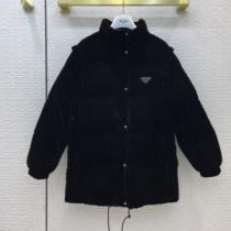 プラダブランド 偽物 通販 デザイン性の高い 2026秋冬 プラダ PRADA ダウンジャケット ベスト 大人っぼい スナップ止め仕様