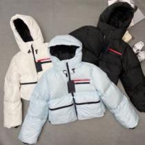 3色可選 大好評 ポケットづき 2026秋冬 プラダ PRADA プラダスーパーコピー 激安 ダウンジャケット フード取り外し不可 高レベルの保温性