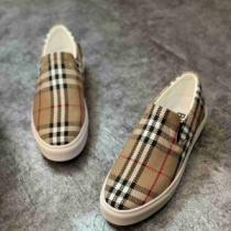 バーバリースーパーコピー 2026秋冬 大好評 フラットシューズ バーバリー BURBERRY ギンガム ローヒール 大絶賛の履き心地! カジュアルシューズ 着脱の簡単なスリップオンタイプ 