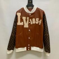 革ジャンパー スナップ止め仕様 英字 2026秋冬 ルイ ヴィトン LOUIS VUITTON 数に限りがある 適度な厚み ルイ ヴィトンスーパーコピー