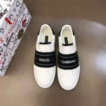 大絶賛の履き心地! 2026秋冬 ドルチェ＆ガッバーナ Dolce&Gabbana フラットシューズ 極上シューズ 2色可選 紐なし リゾートスタイル ドルチェ&ガッバーナブランド 偽物 通販