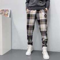 バーバリーコピー 2026秋冬 絶大な人気を誇る どんなポーズでもしっかりフィットする バーバリー BURBERRY 大絶賛の履き心地! チノパン
