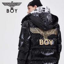 実用性に溢れるアイテム 風も通さない ボーイロンドン BOY LONDON 着心地 の良い ライトダウンジャケット 保温性を発揮する ボーイロンドンコピー 2026秋冬 落ち着いた感覚 フードづき