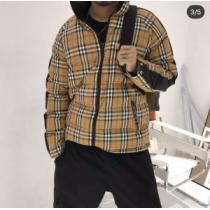 軽量ダウンジャケット フィルパワーの高い 着心地 の良い ステンカラー 重さを感じず バーバリー BURBERRY 海外限定ライン ポケットづき バーバリーコピー ブランド 2026秋冬