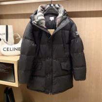 バーバリーコピーブランド 2026秋冬 バーバリー BURBERRY 2色可選 今一番HOTな新品 ダウンプレミアムダウンジャケット 寒さに打ち勝つ ロングコート 何にでも合わせ易く格好良く決まる