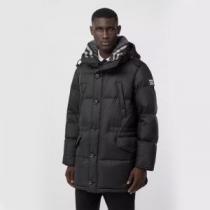バーバリー BURBERRY おしゃれに絶大な人気の バーバリースーパーコピー 代引 フードづき 2026秋冬 堪能できるコート メンズ ダウンジャケット フィルパワーの高い  ロングコート