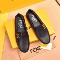 2026秋冬 フェンディ FENDI フェンディスーパーコピー モカシンシューズ 着脱の簡単なスリップオンタイプ すべり防止 高級感ある 底にラバーが貼ってある 履き心地のいい