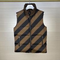 2026秋冬 フェンディ FENDI ダウンジャケット ベスト 大絶賛の履き心地! フェンディブランド コピー リバーシブル仕様 ポケットづき 軽くて暖かい ステンカラー 着心地がクセになる フィルパワーの高い