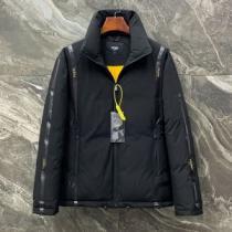 フェンディ FENDI 使い勝手が良 フェンディスーパーコピー 代引 スリムなシルエットデザイン おしゃれに絶大な人気の ダウンジャケット 2026秋冬 ポケットづき 着心地 の良い ステンカラー 着心地がクセになる