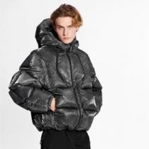 ルイ ヴィトンスーパーコピー 2026秋冬 ライトダウンジャケット 人気ブランド  ルイ ヴィトン LOUIS VUITTON フィルパワーの高い 汚れしにくい リバーシブル仕様