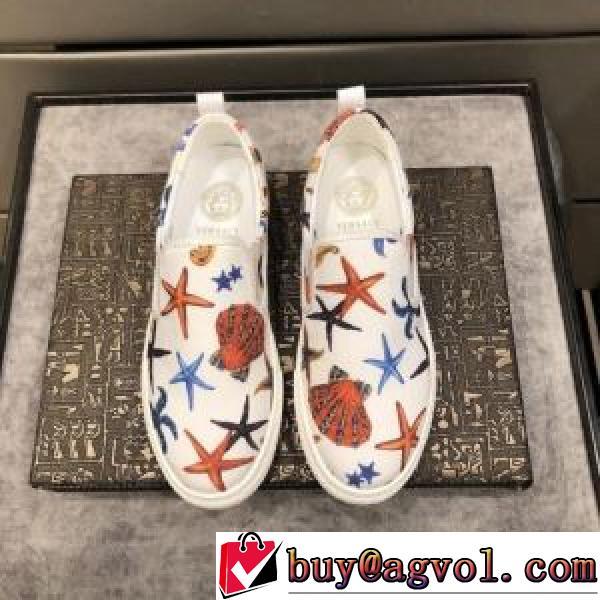 デザイン性の高い 2026秋冬 ヴェルサーチVERSACE 紐なし 軽い履き心地 フラットシューズ これからの季節の足元のアクセント ヴェルサーチ偽物ブランド