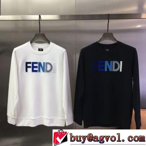 綺麗に決まるフォルム！プルオーバーパーカー 2色可選 2026秋冬 フェンディ FENDI フェンディブランドスーパーコピー ロゴパーカー ビンテージ感ある