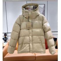 2026秋冬 優しくボーディを包んでくれる バーバリー BURBERRY 2色可選 バーバリー偽物ブランド 着心地 の良い 海外セレブ愛用 ダウンプレミアムダウンジャケット 使い勝手が良く フードづき