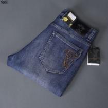 2026秋冬 ヴェルサーチVERSACE ヴェルサーチブランド コピー 圧倒的な高級感 ストレートデニムパンツ 程よい色落ち感 極上デニム