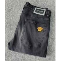 2026秋冬 ヴェルサーチVERSACE ランキング1位 ヴェルサーチブランド 偽物 通販 デニムパンツ 生地結構伸びる 人気メンズデニム