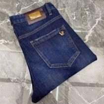 柔らかな質感 2026秋冬 ヴェルサーチ偽物ブランド ヴェルサーチVERSACE デニムパンツ ぐんぐん伸びるストレッチなデニム シンプル