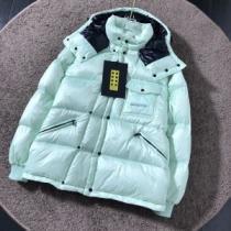 モンクレール MONCLER 2026秋冬 肌触り柔らかく モンクレールブランド コピー ライトダウンジャケット 防風性に優れ