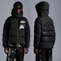 モンクレールブランド 偽物 通販 防寒具としての機能もバッチリ モンクレール MONCLER 寄り添える商品に生まれ変わる 2025秋冬 ダウンジャケット 2色可選