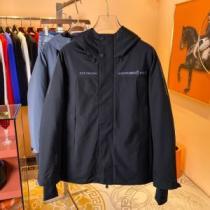 ブルゾン モンクレール MONCLER 2025秋冬 厳しい寒さに耐える モンクレールスーパーコピー カジュアルに着こなせるデザイン