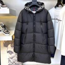 モンクレール MONCLER 保温性を発揮する ライトダウンジャケット モンクレールブランドコピー 2026秋冬 ポリエステルの中綿