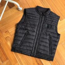 モンクレールブランドスーパーコピー ふわふわな感触 モンクレール MONCLER 2026秋冬 ライトダウンジャケット カジュアルに着こなせるデザイン