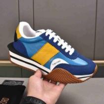 トムフォードコピー ブランド 軽量で疲れにくい 魅力ファッション カラーソール 2026秋冬 トムフォード TOM FORD スニーカー 透湿?防水素材採用 ナチュラルな素材感