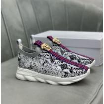2色可選 スニーカー 軽量で疲れにくい 着脱の簡単なスリップオンタイプ 2026秋冬 ヴェルサーチVERSACE ヴェルサーチスーパーコピー 人気販売中