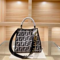 2026秋冬 フェンディ FENDI 手持ち&ショルダー掛け フェンディブランド コピー 3色可選 人気ブランド レザーショルダーバッグ 高級感を備えている.150.