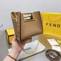 ショルダーバッグ 落ち着いた質感 フェンディコピー 2026秋冬 フェンディ FENDI なめらかな手触りのバッグ 利便性に優れ メインルーム 4色可選.150.