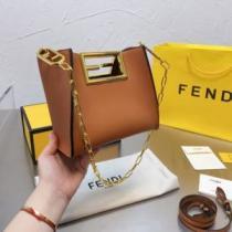 ショルダーバッグ 落ち着いた質感 フェンディコピー 2026秋冬 フェンディ FENDI なめらかな手触りのバッグ 利便性に優れ メインルーム 4色可選.150.