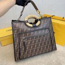 フェンディ FENDI 3色可選 活躍のバッグ フェンディブランド 偽物 通販 ハンドバッグ 女性用の鞄 メインルーム 優美なお出かけスタイル 2026秋冬.150.