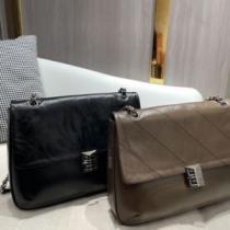 2026秋冬 ジバンシー GIVENCHY ファスナーポケット付 2色可選 ジバンシィブランド コピー スーツにぴったり 人気雑誌掲載 ショルダーバッグ なめらかな手触りのバッグ.81.