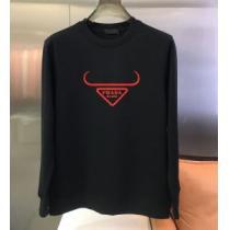 利便性に優れ プラダブランドスーパーコピー 2026秋冬 プラダ PRADA 4色可選 オシャレロゴパーカー 秋の定番 プルオーバーパーカー