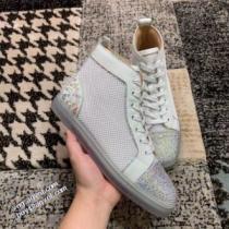 フラットシューズ 定番のアイテム クリスチャンルブタン Christian Louboutin 2025秋冬 スタッズ ナチュラルな素材感 クッション加工 クリスチャンルブタンコピー 