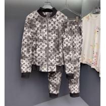 3色可選 2026秋冬 ルイ ヴィトン LOUIS VUITTON 豊富なサイズ セットアップ上下 裏ボア付 ルイ ヴィトンブランド 偽物 通販 防寒機能ある