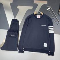 トムブラウン THOM BROWNE 2026秋冬 トムブラウン偽物ブランド 人気ブランド ジャージセット 風合いの出る オシャレロゴパーカー