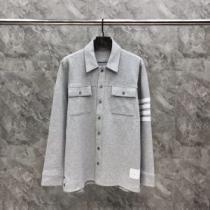 今買い◎得 トムブラウンブランドスーパーコピー 2026秋冬 ステンカラーコート トムブラウン THOM BROWNE 2色可選 ジャケット 堪能できるコート