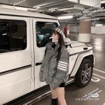 2026秋冬 トムブラウン THOM BROWNE 保温効果は抜群 ライトダウンジャケット トムブラウンブランド コピー 抜群な楽チン感ある大定番
