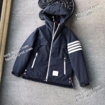 存在感のある 2026秋冬 トムブラウン THOM BROWNE ブルゾン アウトドアに着用 3色可選 着心地よい トムブラウンブランド コピー 防風性に優れ 