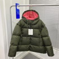 チノパン 狙える優秀アイテム 2026秋冬 防寒具としての機能もバッチリ モンクレールコピー ブランド モンクレール MONCLER ダウンプレミアムダウンジャケット ダウンフェザーを使用した
