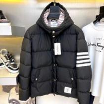 2色可選 トムブラウンコピー ブランド 今一番HOTな新品 2026秋冬 トムブラウン THOM BROWNE ダウンジャケット 撥水性がある 軽くて暖かい