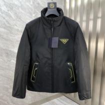 実用性に溢れるアイテム 2026秋冬 プラダ PRADA ダウンジャケット プラダブランド 偽物 通販 首周りもあったかい 着心地 の良い