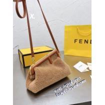 高級感を備えている フェンディスーパーコピー 激安 2026秋冬 フェンディ FENDI 斜め掛けバッグ 活躍のバッグ 機能性・耐久性抜群.150.