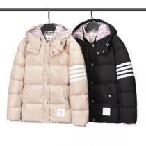 2026秋冬 トムブラウン THOM BROWNE ダウンジャケット トムブラウンコピー 寒さに打ち勝つ 高級感を備えている 2色可選 フード部分は取り外し可能