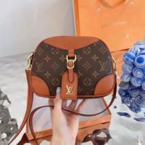 2色可選 ルイ ヴィトンスーパーコピー 人気ブランド 2026秋冬 ルイ ヴィトン LOUIS VUITTON 斜め掛けバッグ ボルトポケット付 高級感を備えている.49.