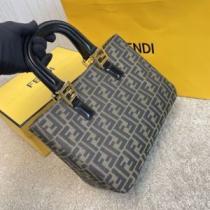 2026秋冬 フェンディ FENDI ハンドバッグ フェンディブランド 偽物 通販 ファション性の高い 大容量 ファスナーポケット付.150.