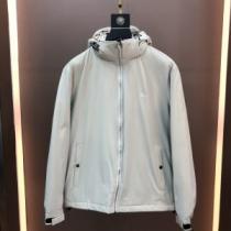 フィルパワーの高い バーバリースーパーコピー 激安 スタイリッシュな印象 2026秋冬 バーバリー BURBERRY ダウンジャケット すっきり着膨れしない